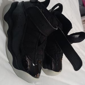 Black pat n leather kids Jordan Sneakers